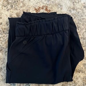 Lululemon stretch high rise jogger (navy blue)